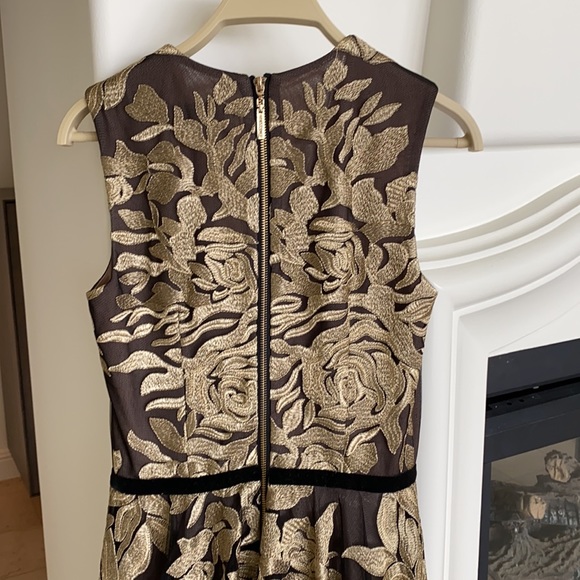 Dress - Picture 4 of 7